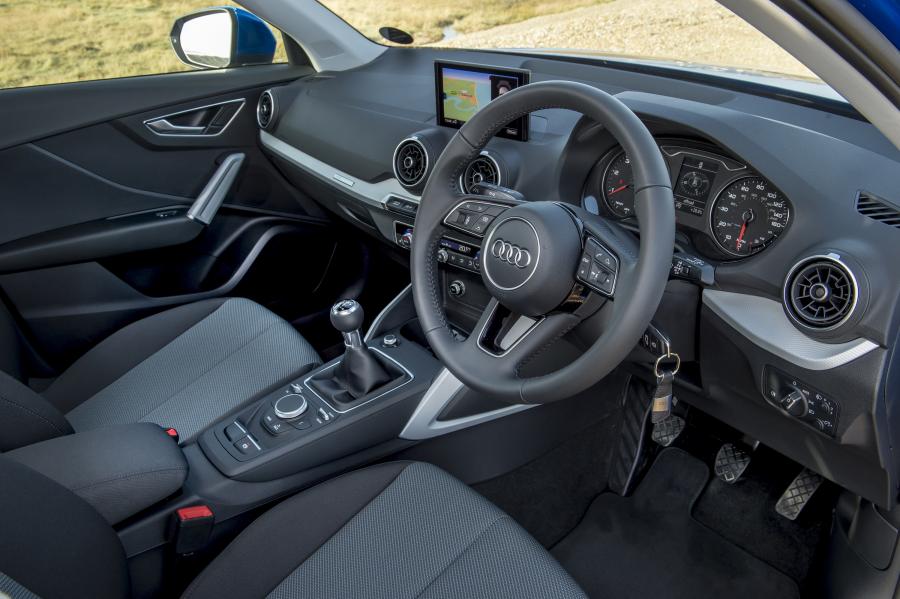 Интерьер Audi Q2 TDI Design 2016 года  (UK) (фото 12 из 30)